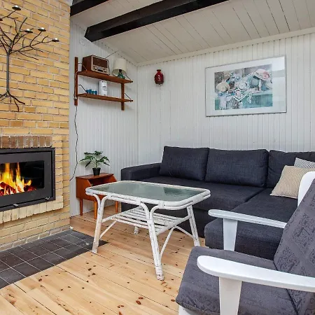 6 Person Holiday Home In V Ggerl Se * Bøtø By